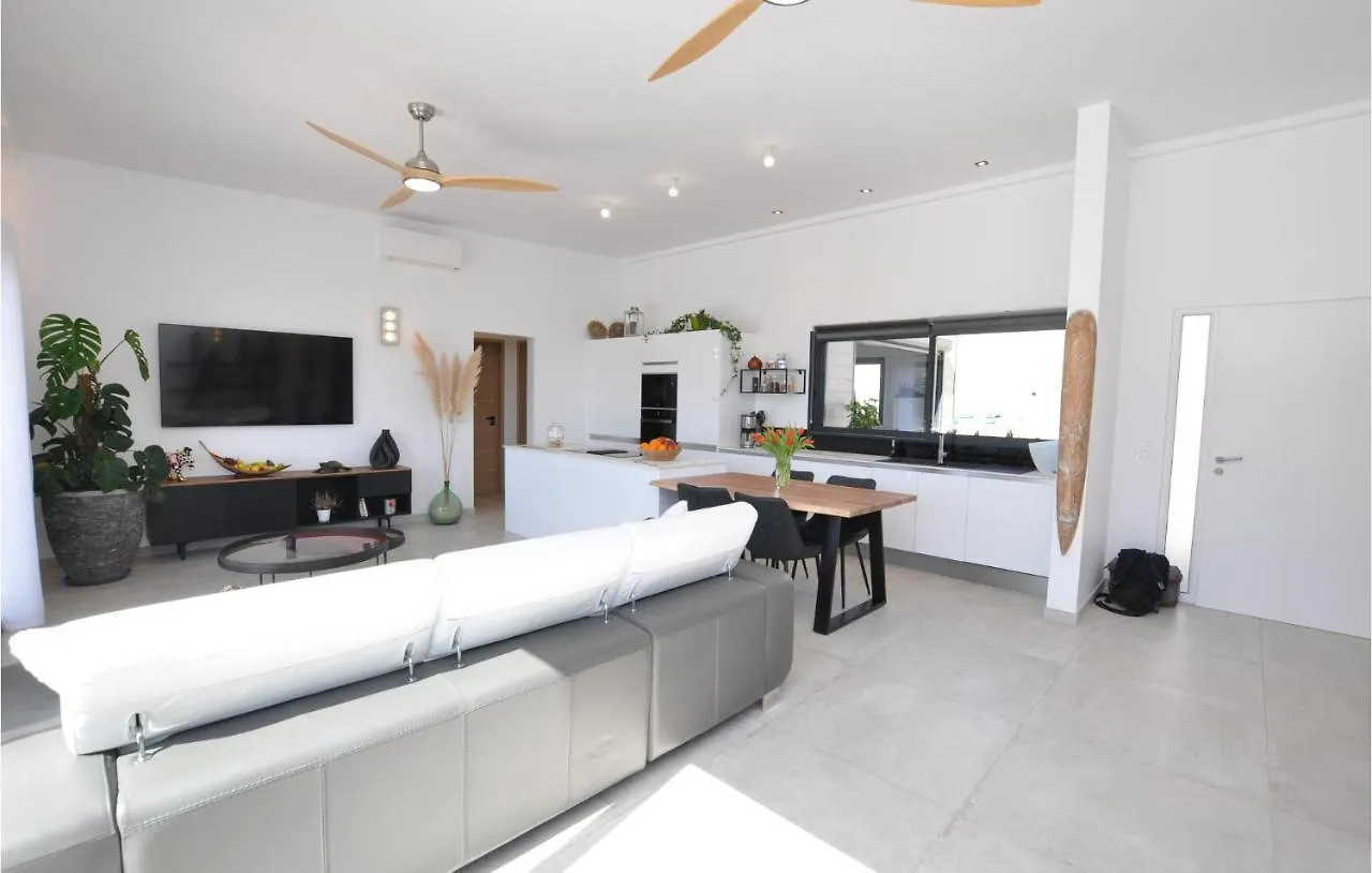 Hébergement de vacances Lovely Home In Cavalaire-Sur-Mer With Kitchen